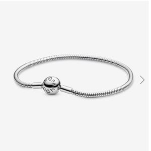 Pandora moments bracelet - size 7.5